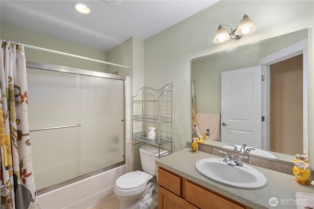 981 E Lakeshore Dr, Allyn, WA 98524
