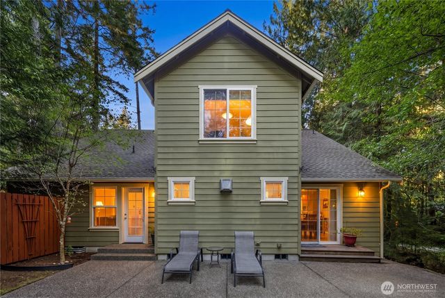 981 E Lakeshore Dr, Allyn, WA 98524