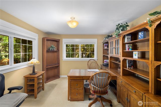981 E Lakeshore Dr, Allyn, WA 98524