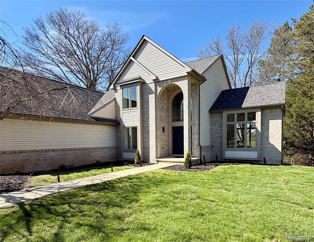 3298 Habitat Trail, Pinckney, MI 48169