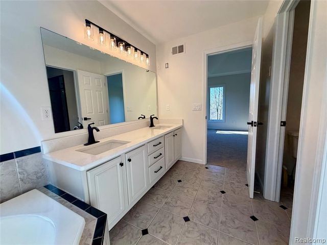 3298 Habitat Trail, Pinckney, MI 48169