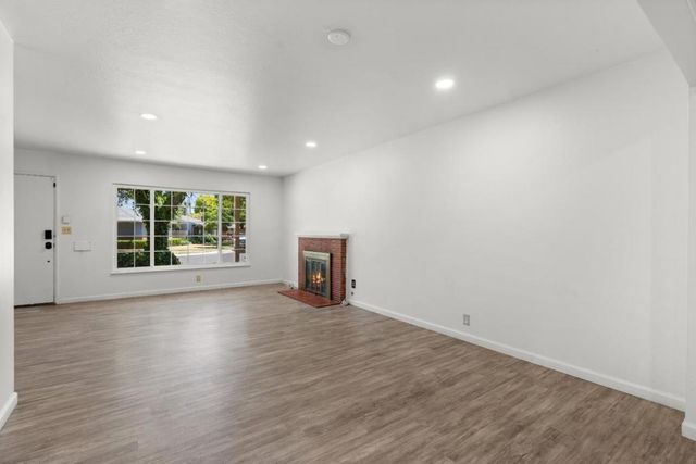 190 W Mckenzie Avenue, Stockton, CA 95204