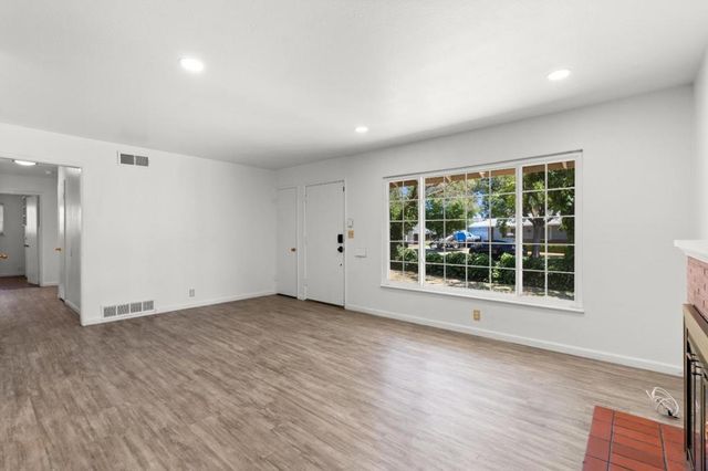 190 W Mckenzie Avenue, Stockton, CA 95204