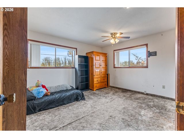 858 IVA Ln, Salem, OR 97317