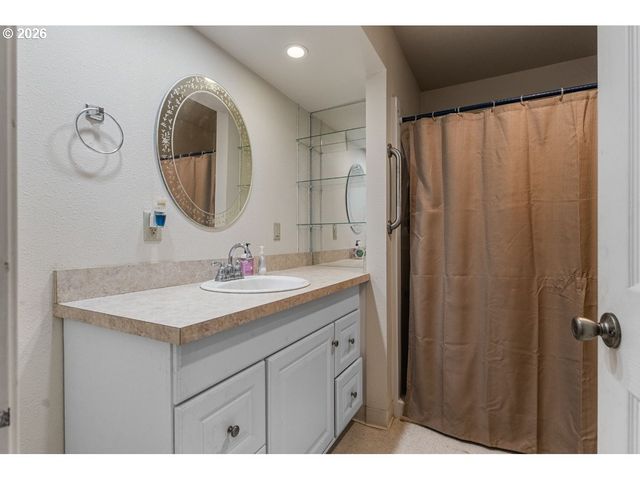 858 IVA Ln, Salem, OR 97317