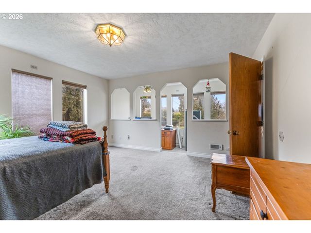 858 IVA Ln, Salem, OR 97317