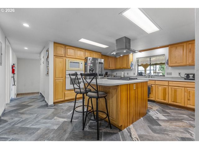 858 IVA Ln, Salem, OR 97317