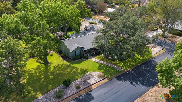 975 Sowell Street, Seguin, TX 78155