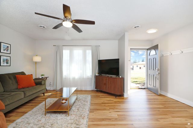 2417 Brookfield Drive, Manhattan, KS 66503