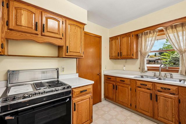 443 Park AVENUE, Burlington, WI 53105