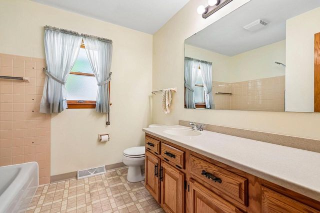443 Park AVENUE, Burlington, WI 53105