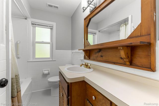 1843 Lathers Street, Garden City, MI 48135