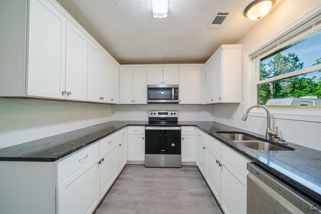1418 Parkway Drive, Perry, GA 31069