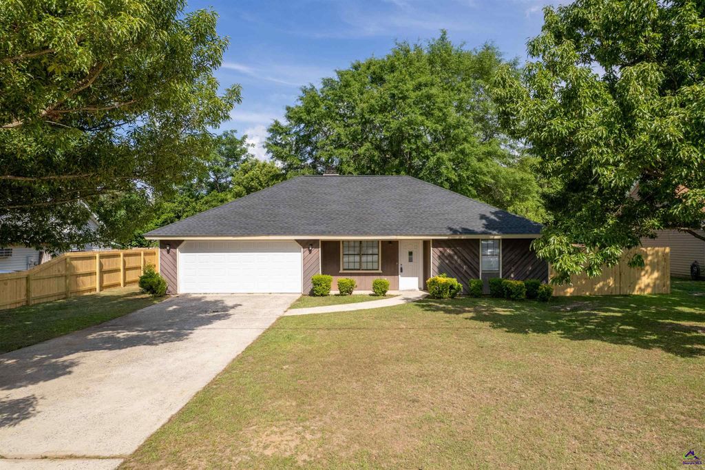 1418 Parkway Drive, Perry, GA 31069
