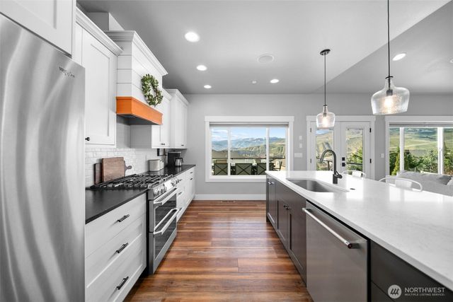 885 Autumn Crest Drive, Wenatchee, WA 98801