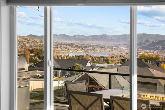 885 Autumn Crest Drive, Wenatchee, WA 98801