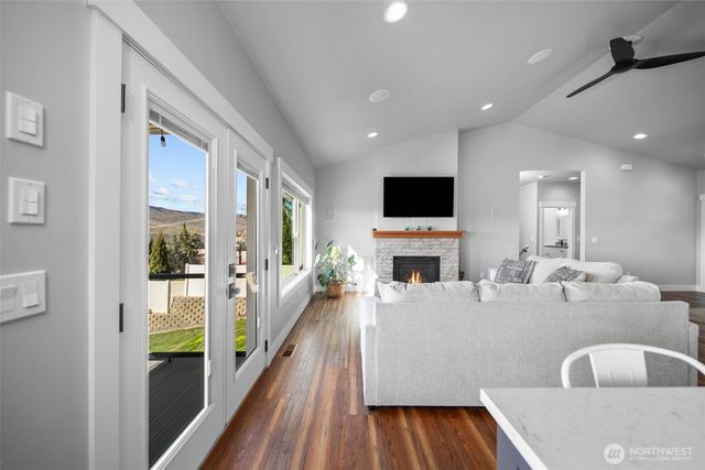 885 Autumn Crest Drive, Wenatchee, WA 98801