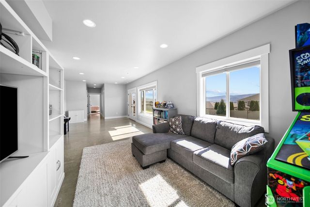 885 Autumn Crest Drive, Wenatchee, WA 98801