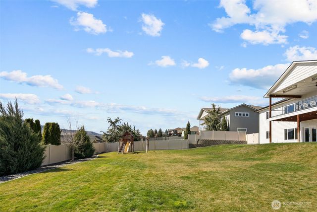 885 Autumn Crest Drive, Wenatchee, WA 98801