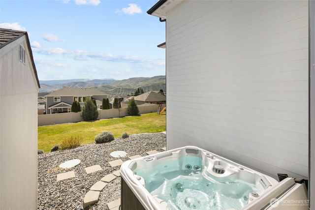 885 Autumn Crest Drive, Wenatchee, WA 98801