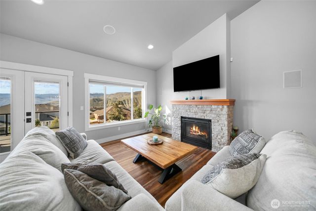 885 Autumn Crest Drive, Wenatchee, WA 98801