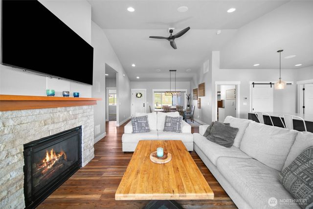 885 Autumn Crest Drive, Wenatchee, WA 98801