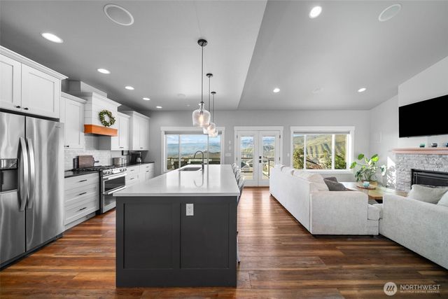 885 Autumn Crest Drive, Wenatchee, WA 98801