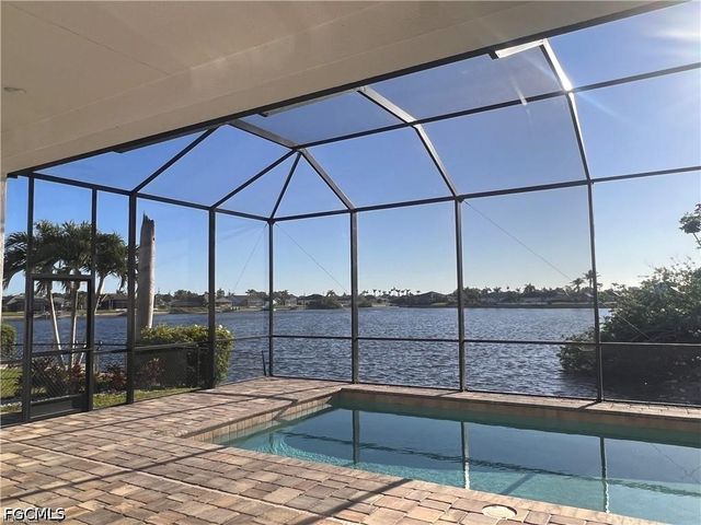 305 NE 19th PL, Cape Coral, FL 33909