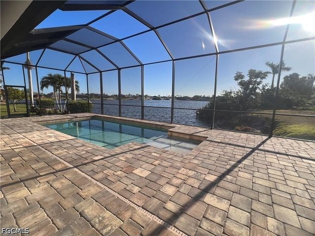 305 NE 19th PL, Cape Coral, FL 33909