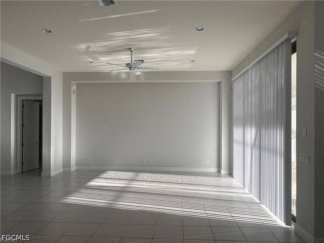 305 NE 19th PL, Cape Coral, FL 33909