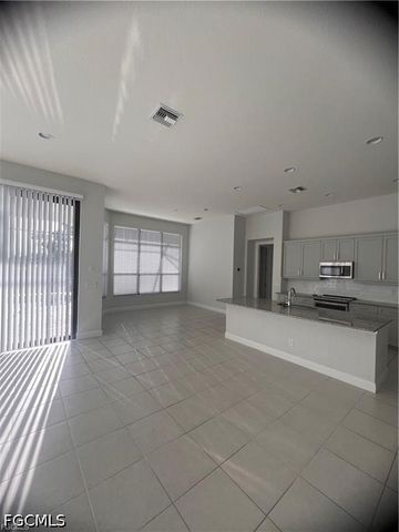 305 NE 19th PL, Cape Coral, FL 33909