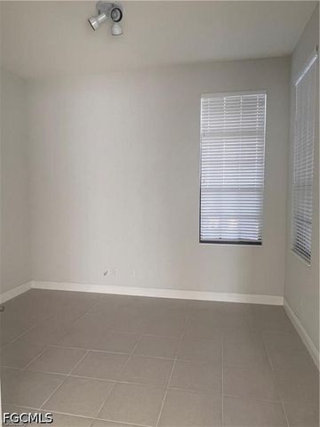 305 NE 19th PL, Cape Coral, FL 33909