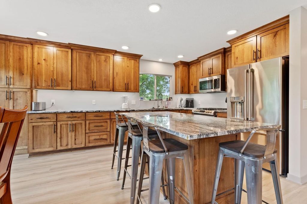 14382 Garrett Avenue, Apple Valley, MN 55124