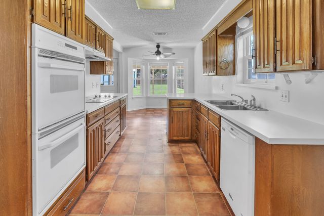 1720 Timbercreek Road, Benbrook, TX 76126