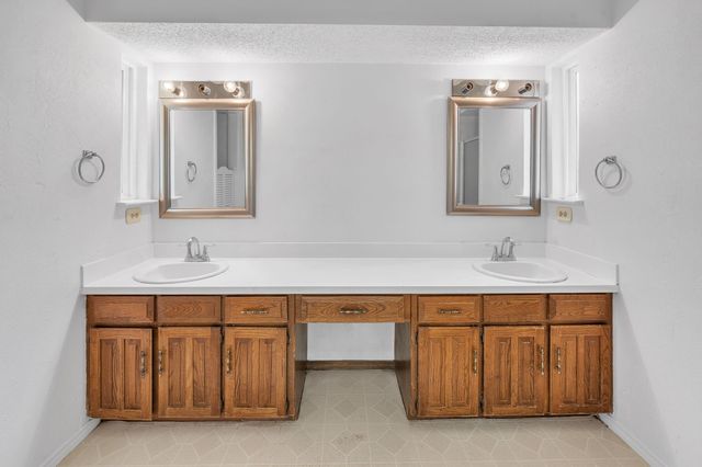 1720 Timbercreek Road, Benbrook, TX 76126