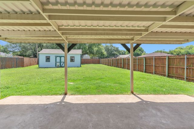 1720 Timbercreek Road, Benbrook, TX 76126