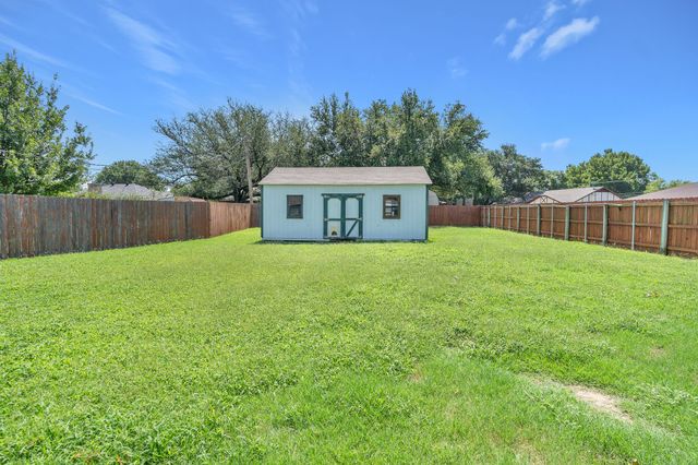 1720 Timbercreek Road, Benbrook, TX 76126