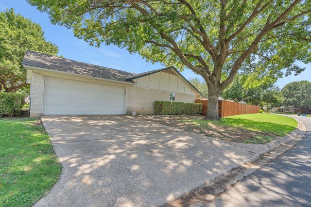 1720 Timbercreek Road, Benbrook, TX 76126