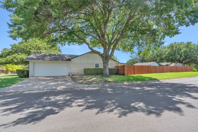 1720 Timbercreek Road, Benbrook, TX 76126