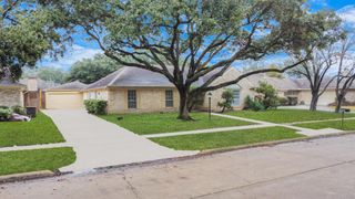 8006 Oakington Drive, Houston, TX 77071