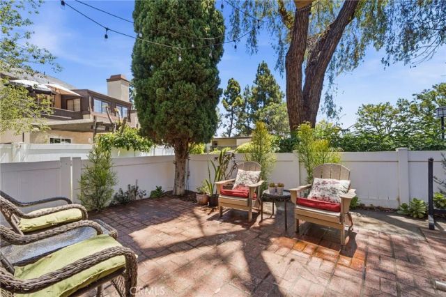 905 Hyde Court, Costa Mesa, CA 92626