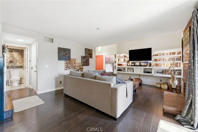 905 Hyde Court, Costa Mesa, CA 92626