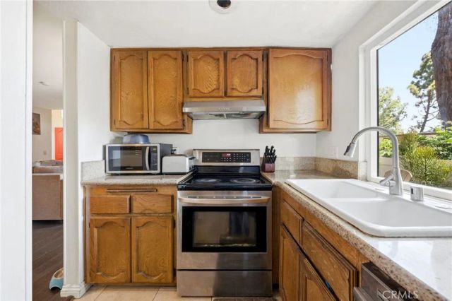905 Hyde Court, Costa Mesa, CA 92626