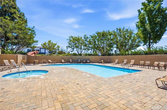 905 Hyde Court, Costa Mesa, CA 92626
