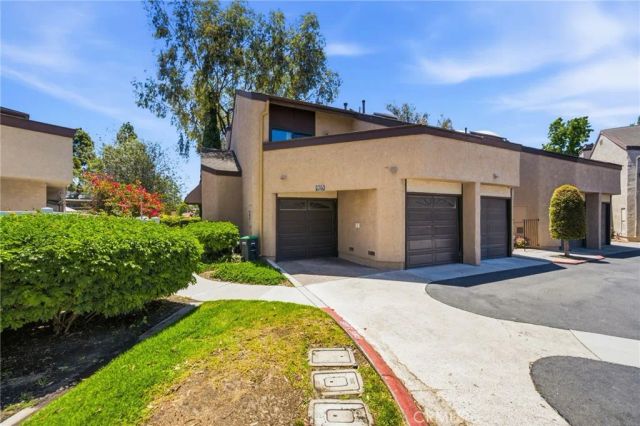 905 Hyde Court, Costa Mesa, CA 92626
