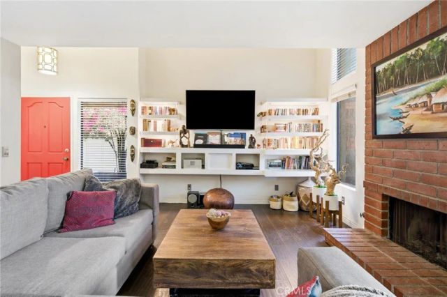 905 Hyde Court, Costa Mesa, CA 92626