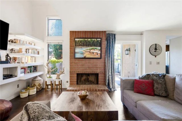 905 Hyde Court, Costa Mesa, CA 92626
