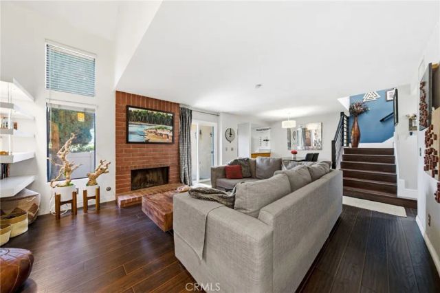 905 Hyde Court, Costa Mesa, CA 92626