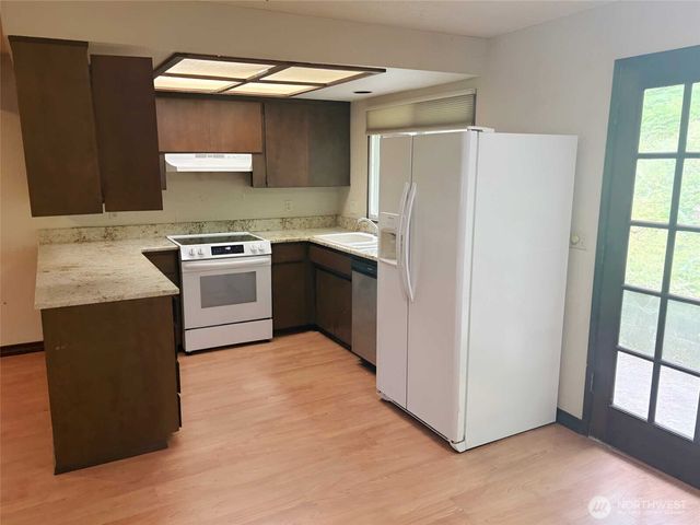 24404 SE Mirrormont Boulevard, Issaquah, WA 98027