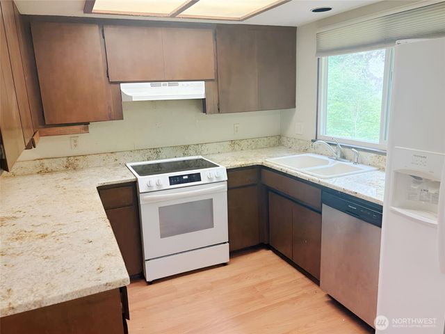 24404 SE Mirrormont Boulevard, Issaquah, WA 98027